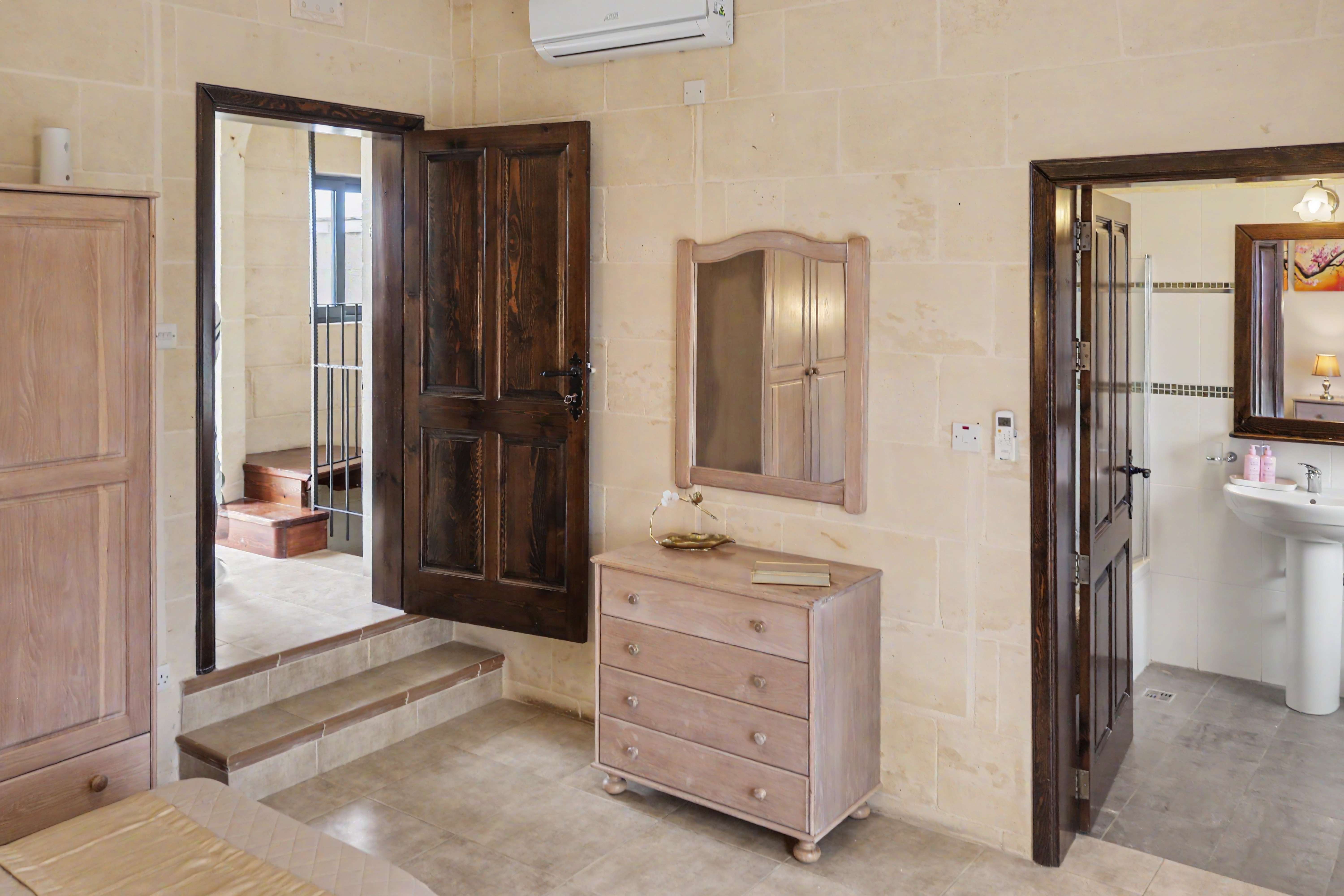 Rustic stone bedroom ensuite