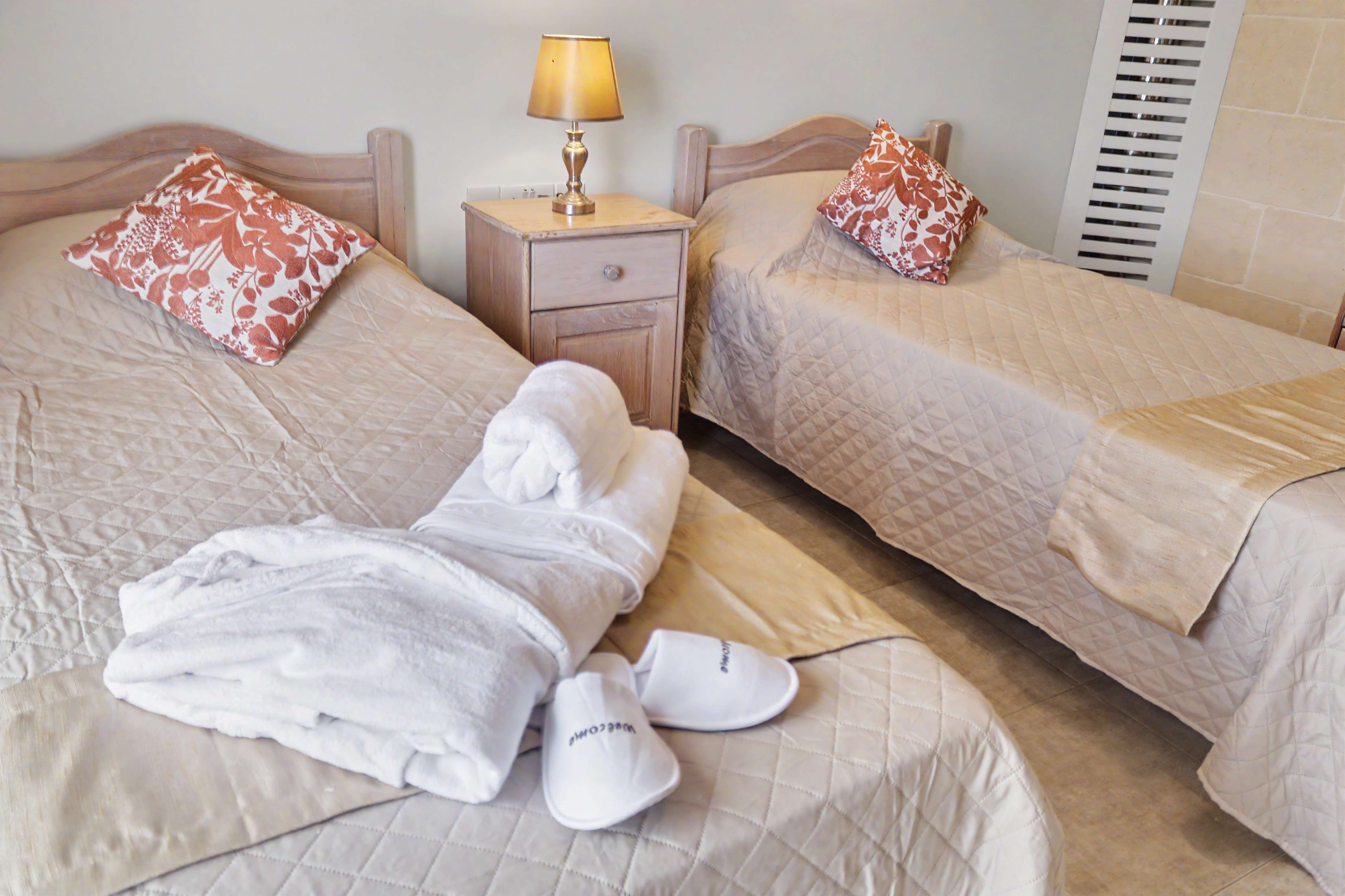 Robe, slippers & towels
