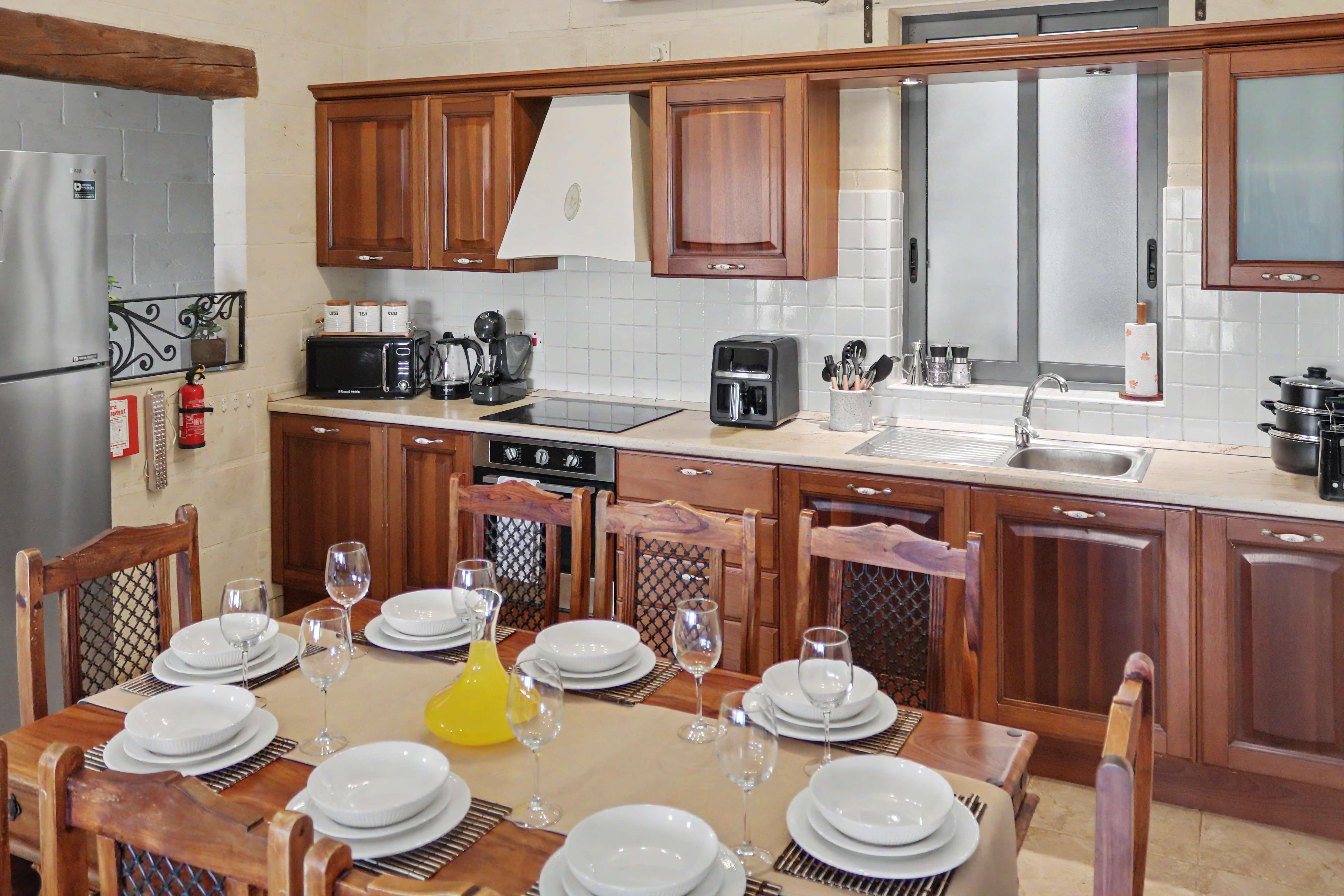 Kitchen & dining