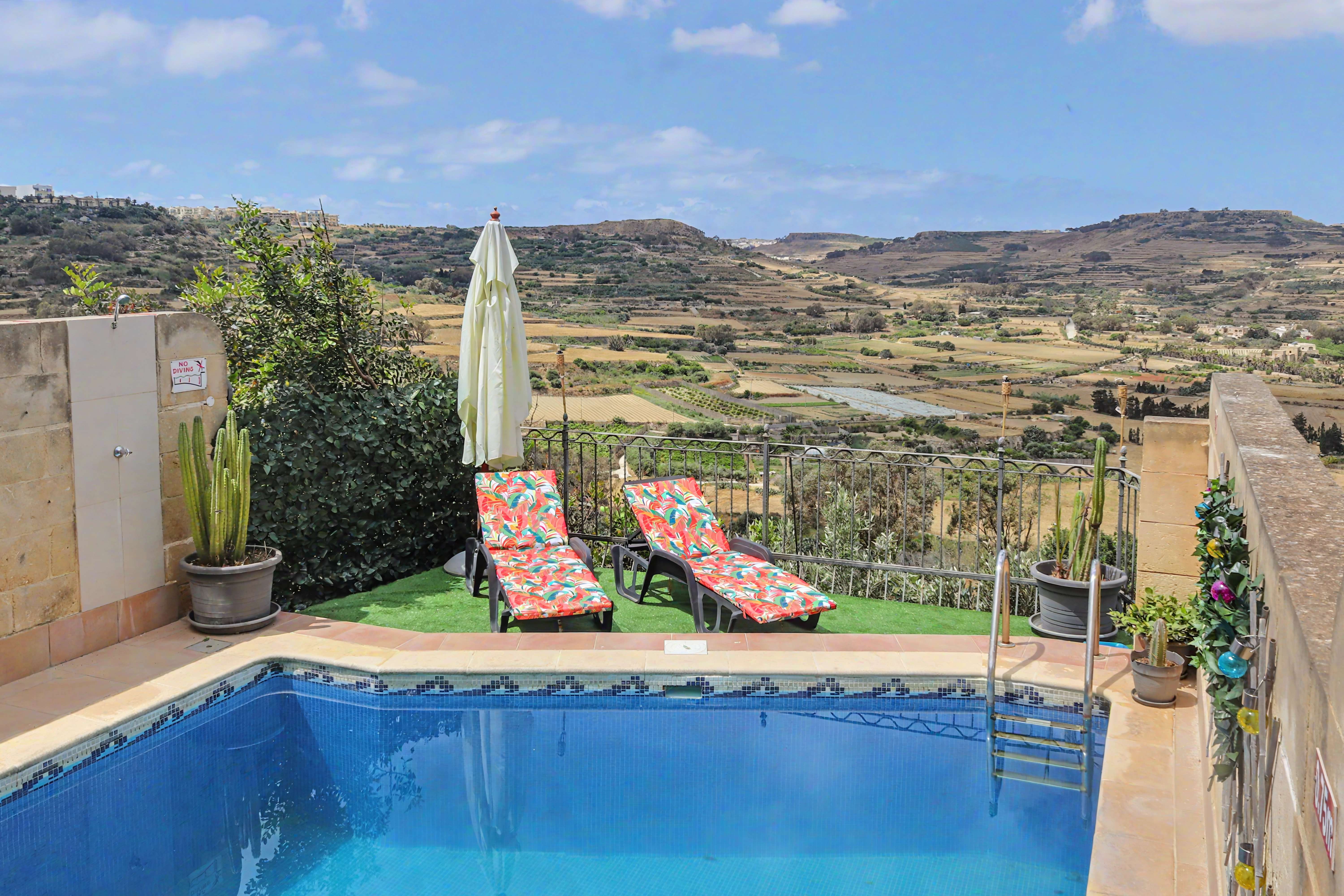 Cliff-edge pool & valley