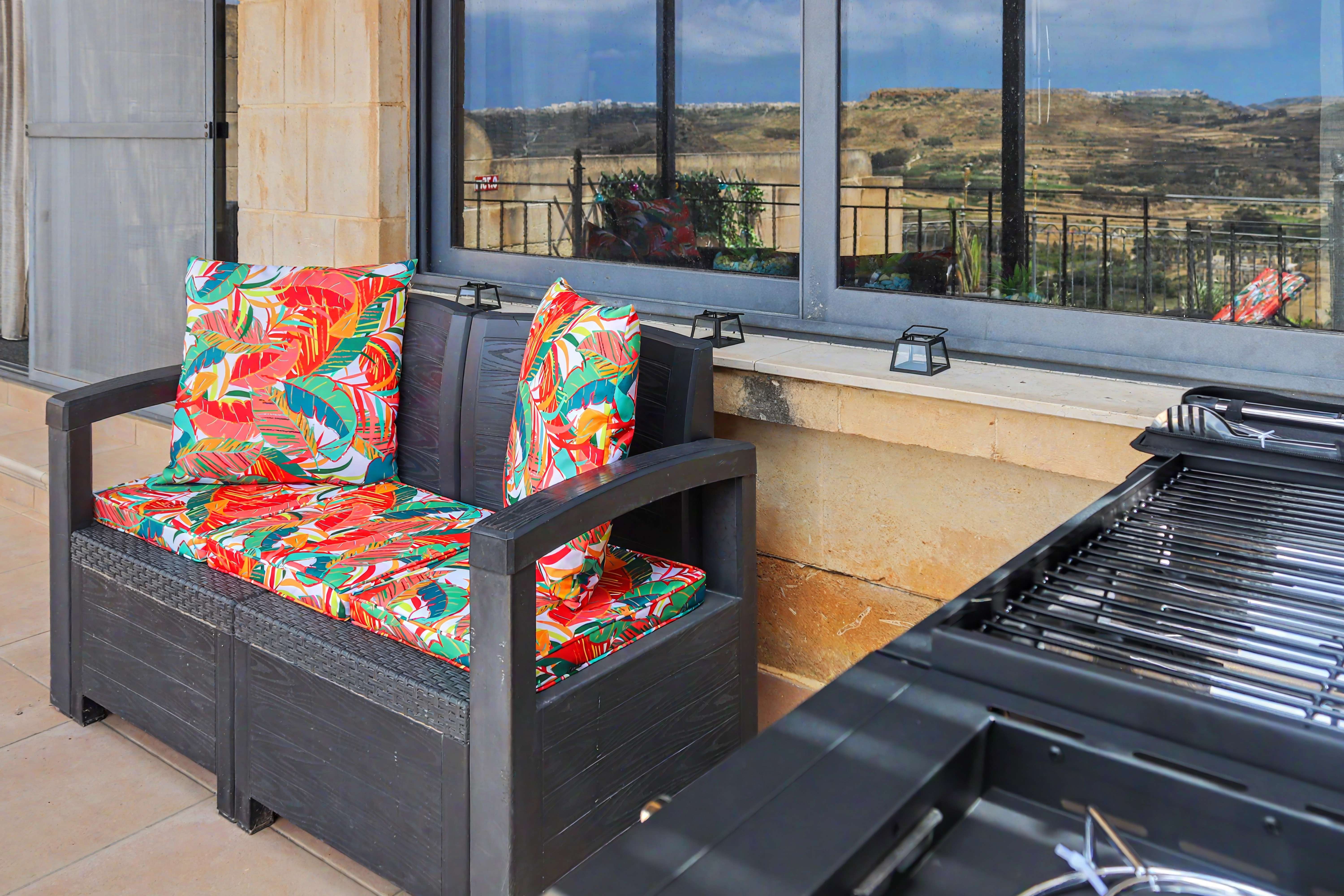 Outdoor terrace & grill