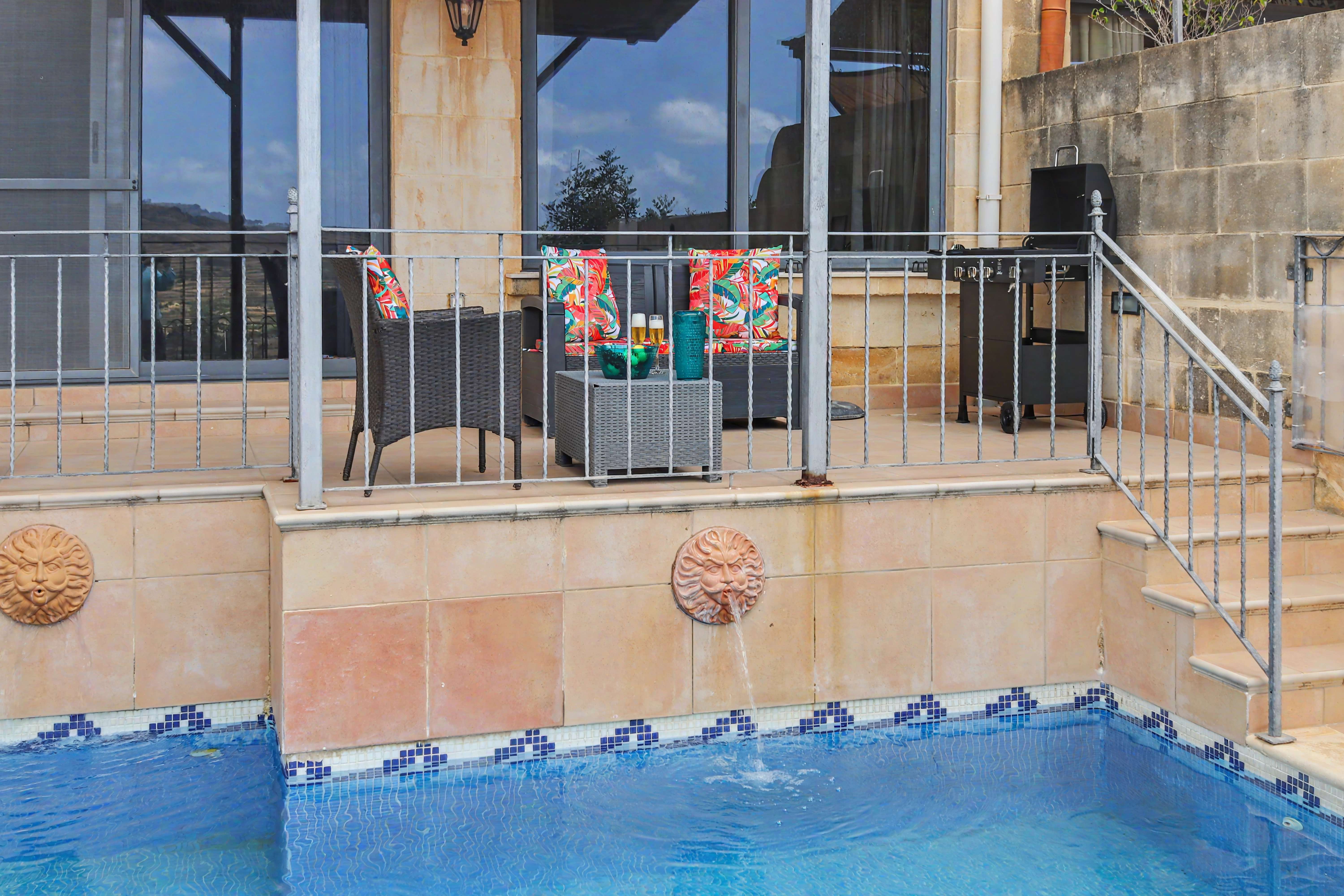 Pool & patio